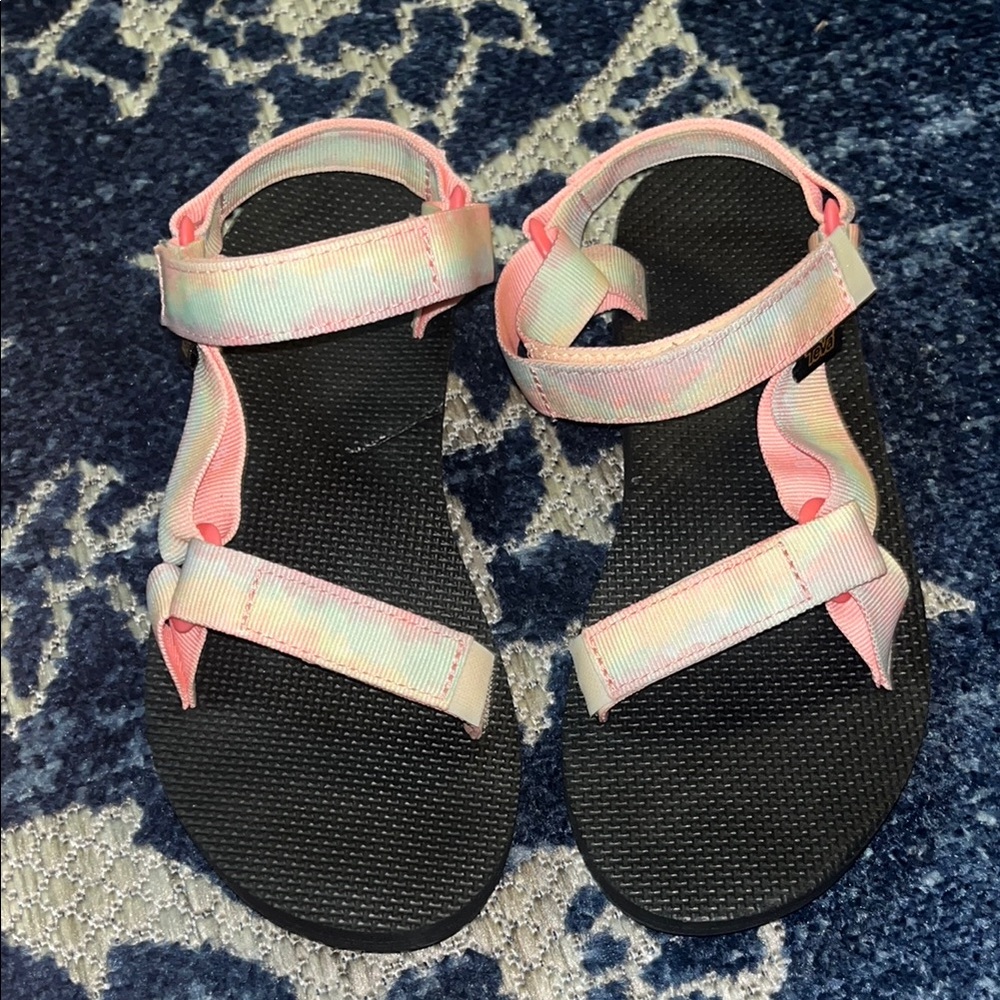 Teva pink tide dye size 8